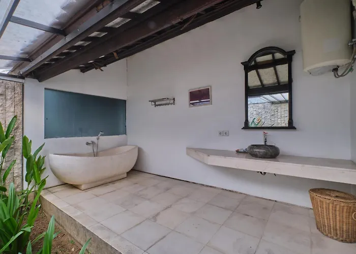 Miko Ubud (Bali)